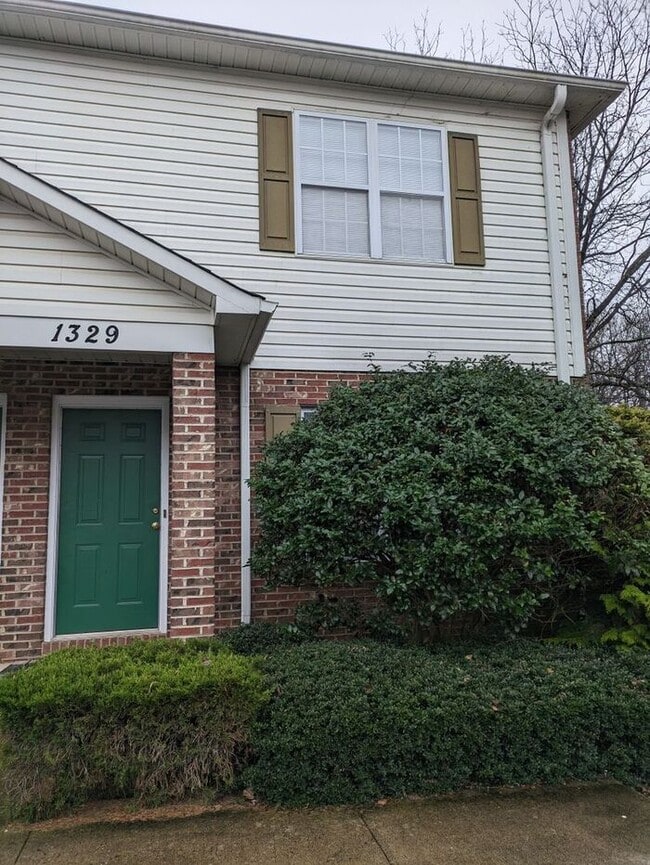 Building Photo - 2BD/1.5BA Townhome At Strawberry Patch Com...