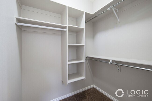 Building Photo - 2445 E White Horse Dr