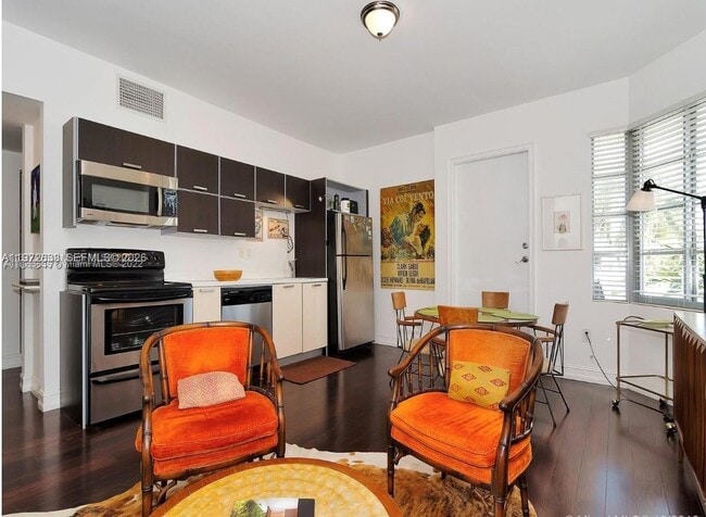 Building Photo - 601 11th St