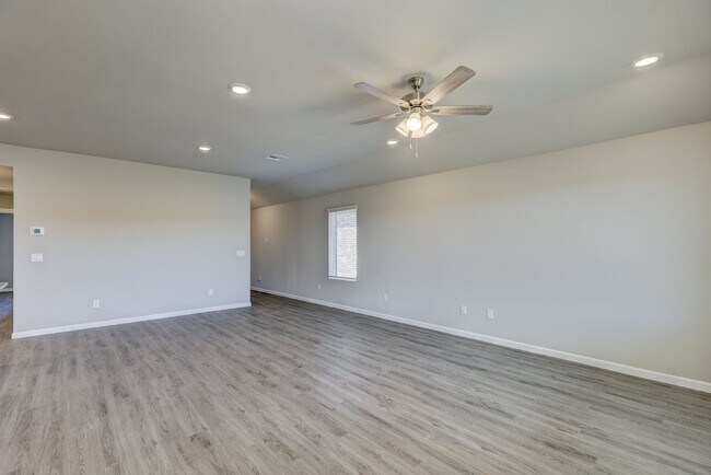 Building Photo - Newer Home For Rent  in Mustang Schools! 3...