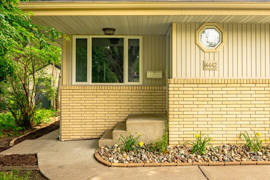 Building Photo - 4442 Vera Cruz Ave N