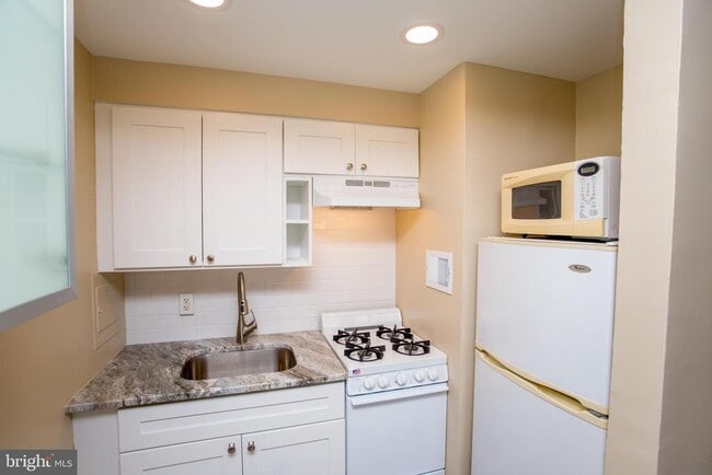 Building Photo - 2101 Chestnut St