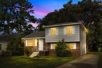 Building Photo - Spacious beautiful 4-bedroom 2.5 bath home