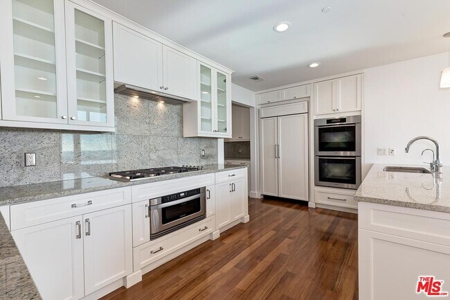 Building Photo - 1 W Century Dr