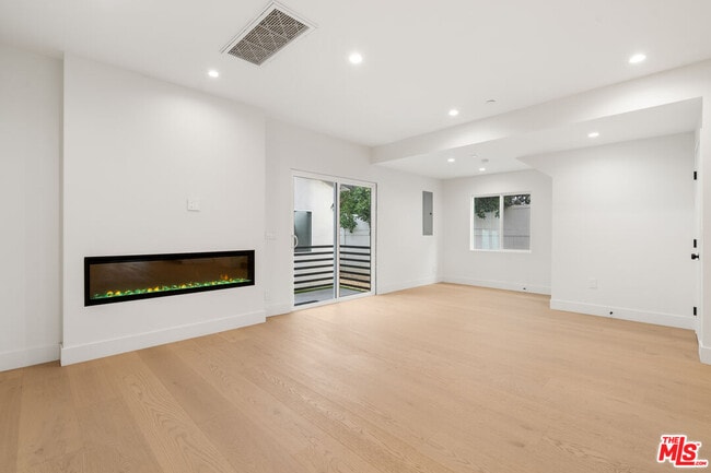 Building Photo - 4824 Saloma Ave