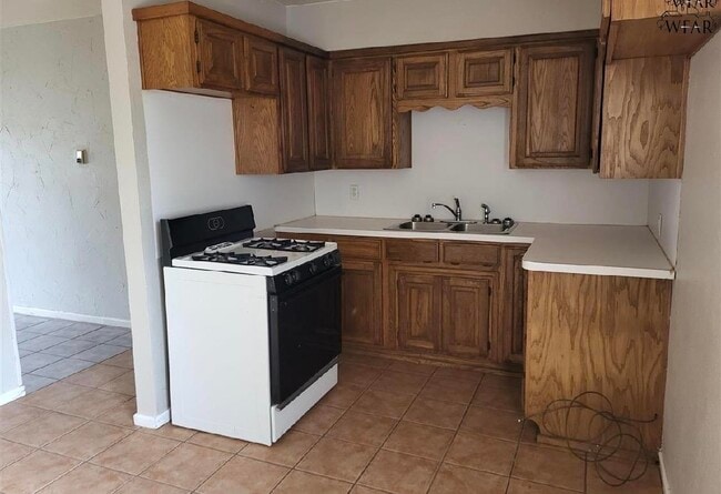 Building Photo - 1408 Deville St