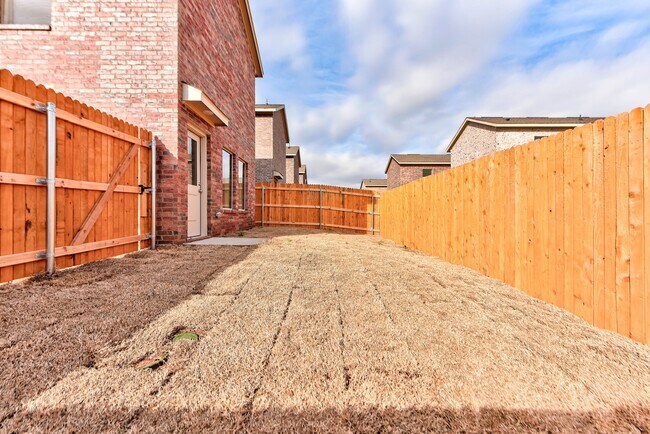 Building Photo - 2011 Delphine Dr