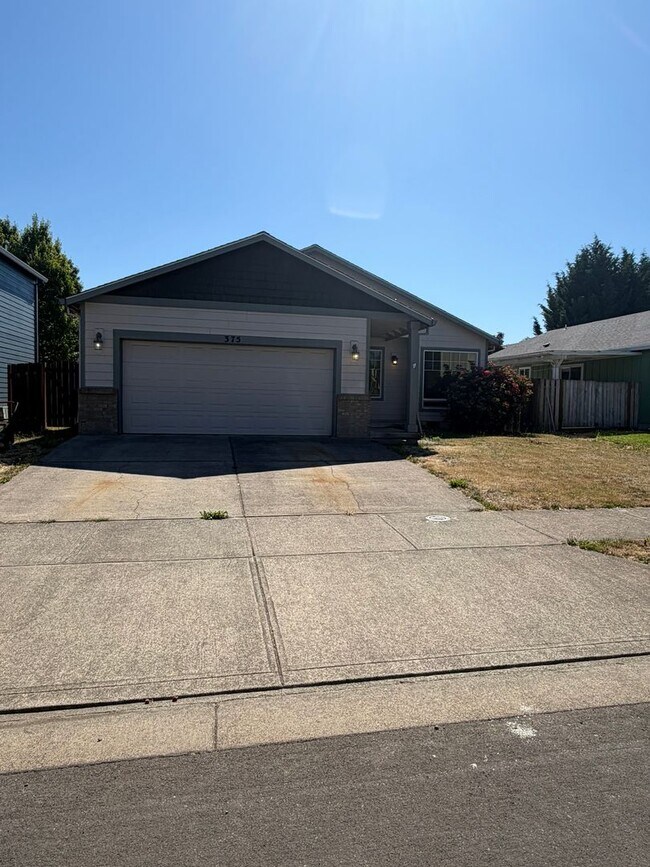 Building Photo - 4 Bedroom House near Timber Ridge school!