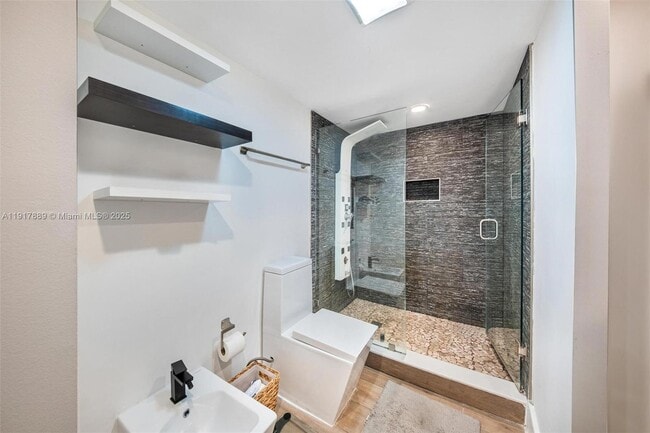 Building Photo - 1541 Brickell Ave