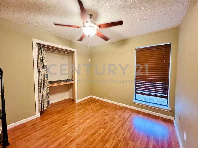 Building Photo - Charming 3/2/2 Situated on a Desirable Corner Lot in Watauga For Rent!