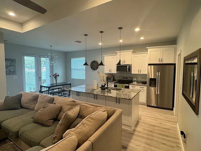 Building Photo - BRAND NEW HOME 2022 - All new appliances! Home is fully furnished!