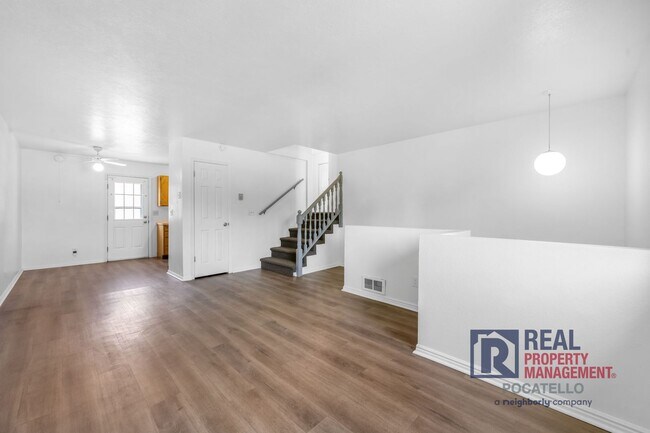 Building Photo - 1215 Cottage Ave