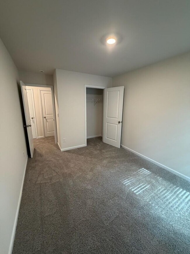 Building Photo - Brand new 3 bedroom townhome available for immediate move in!