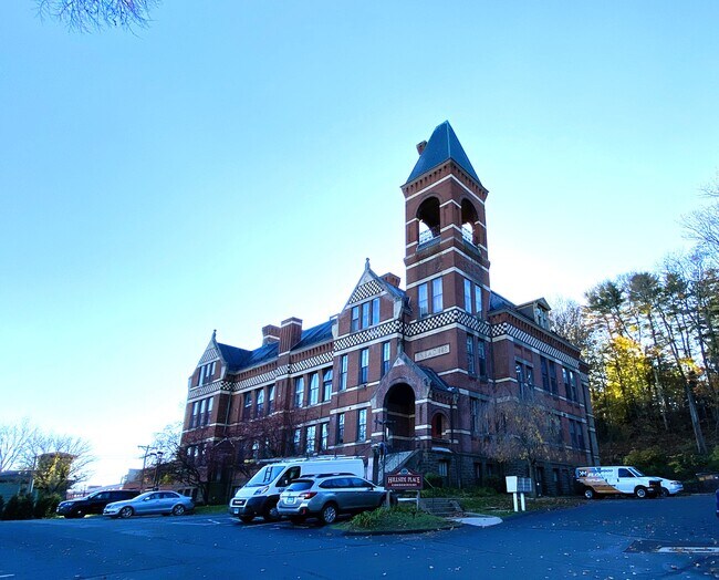27 Hillside Place ~ downtown New Britain - 27 Hillside Pl