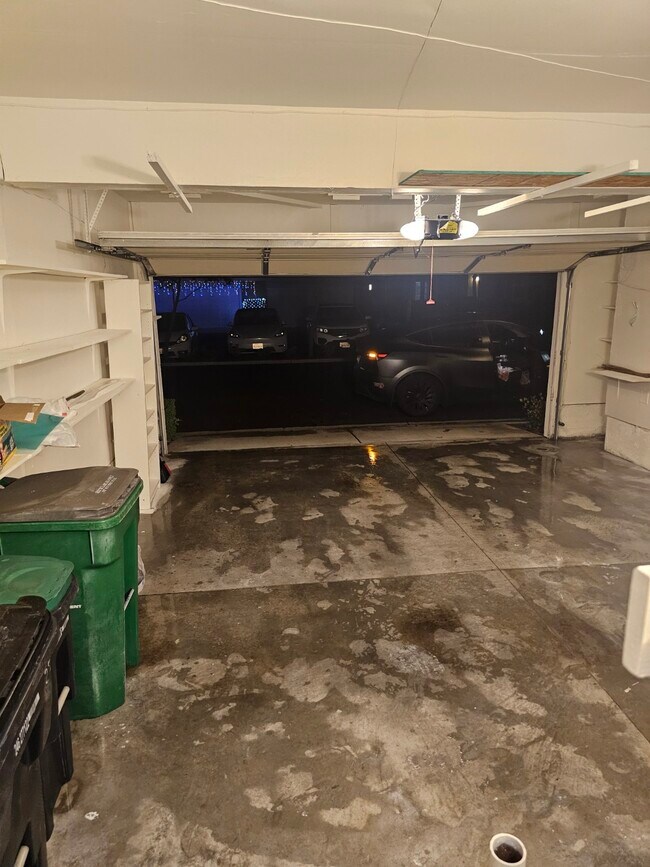 Building Photo - 25 Weepingwood