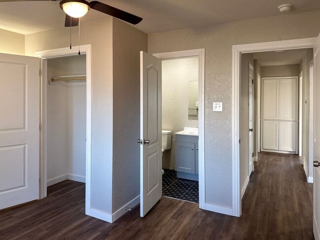 Building Photo - 4 Bedroom / 3 Full Bath