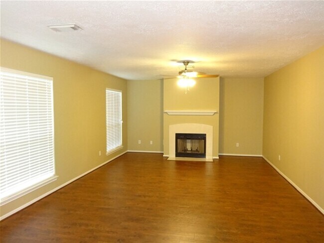 Building Photo - 3631 Windmoor Dr