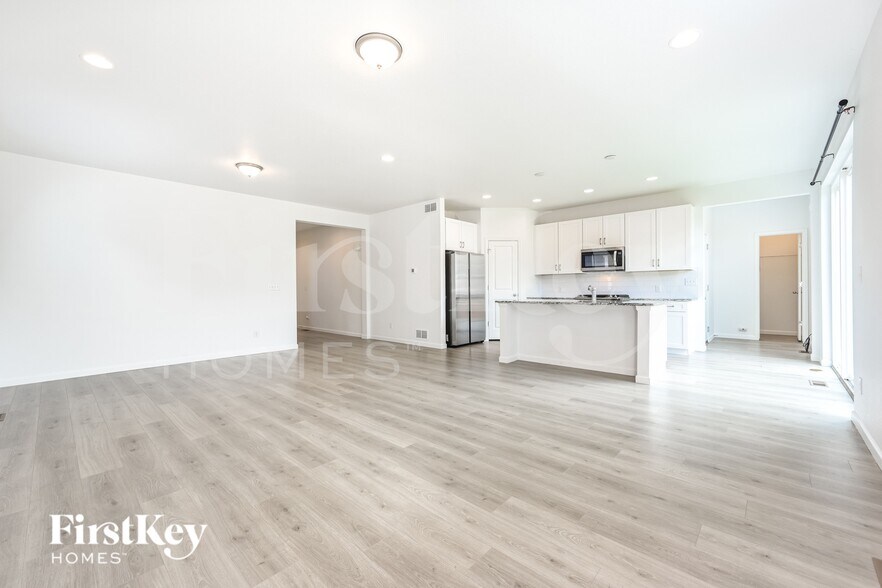 Building Photo - 14693 Normande Dr