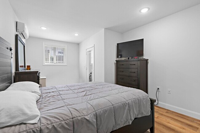 Building Photo - 71 Beacon Ave