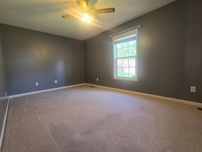 Building Photo - Conveniently located 3br/2ba house in Maryville