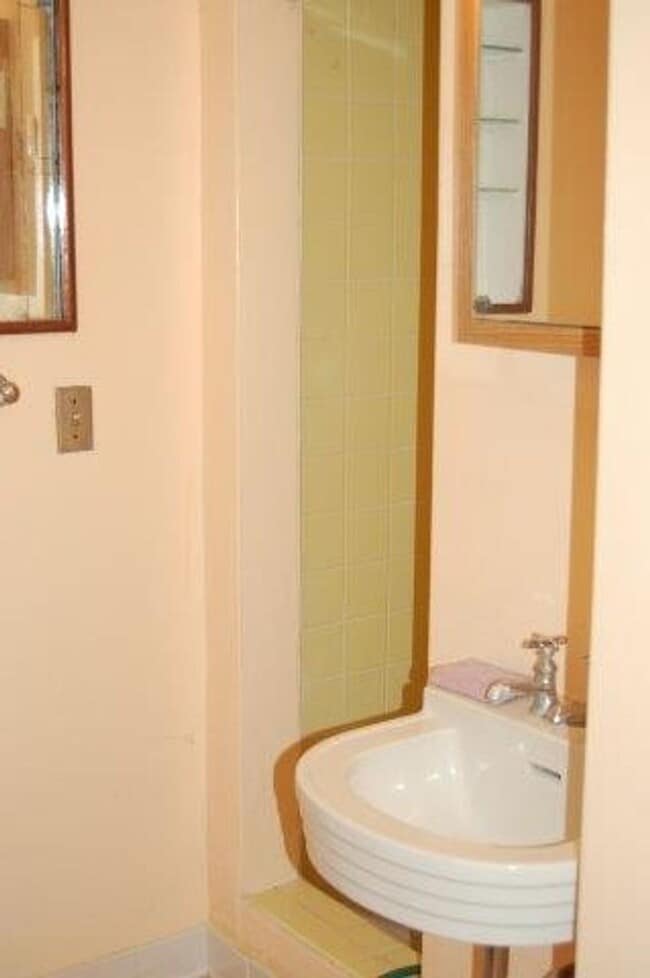 Building Photo - The Lamp House - 4 Br., 3 Bath Home  Available 8/15/2026-Month to Month