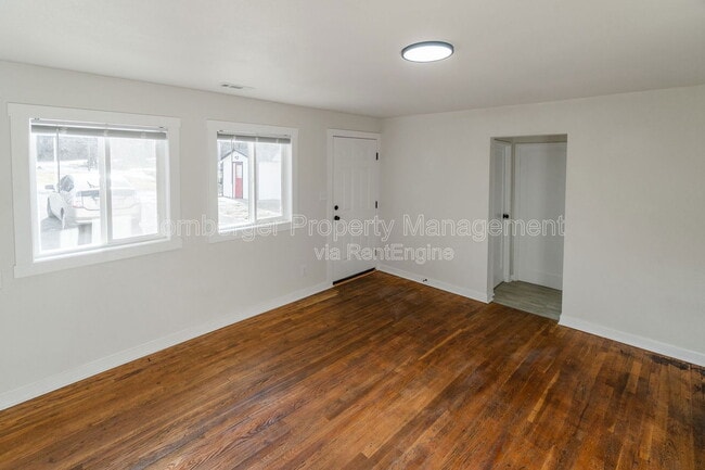 Building Photo - 1909 S Garden Springs Rd