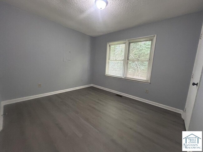 Building Photo - 804 Royal Dr