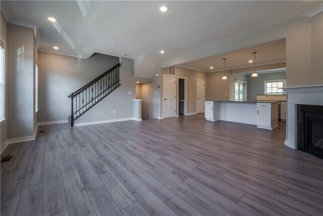 Building Photo - 353 Trinity Wy