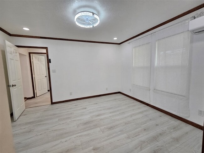 Building Photo - 16974 Balmoral St