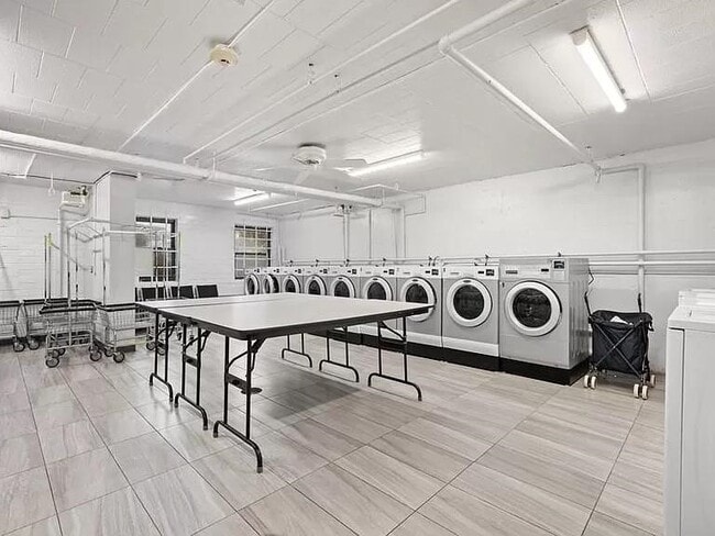 Building Photo - 9060 Palisade Ave