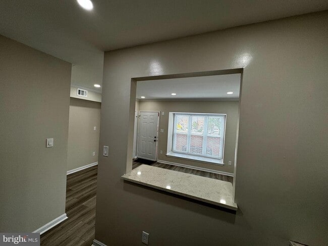 Building Photo - 2518 Fairfax Dr