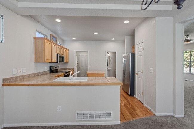 Building Photo - Beautiful 4 bedroom in Observatory Village