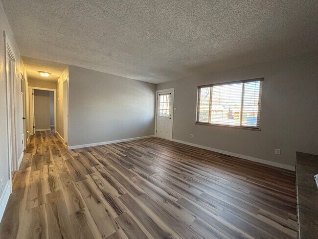 Building Photo - 3 Bed, 1 Bath Home for Rent, Available Now!  MileStone Real Estate Services