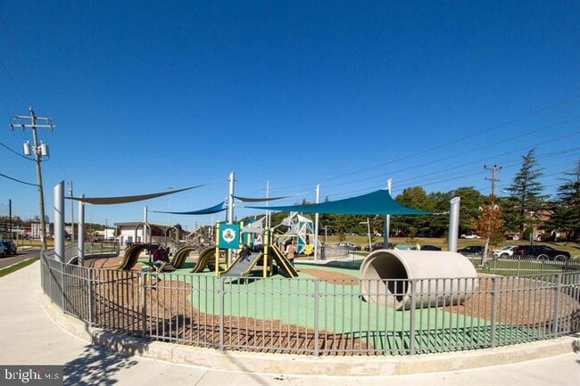 Building Photo - 2216 S Quincy St