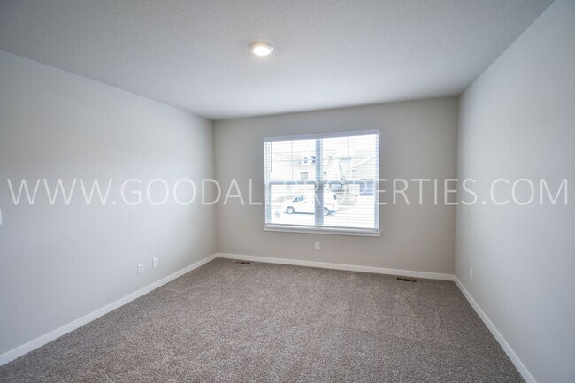 Building Photo - 4 Bedroom 3 Bath Ranch Finished Basement i...