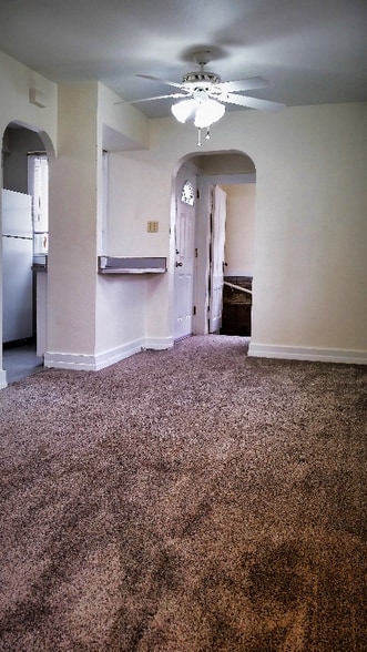 Building Photo - 1314.5 Phoenix Ave