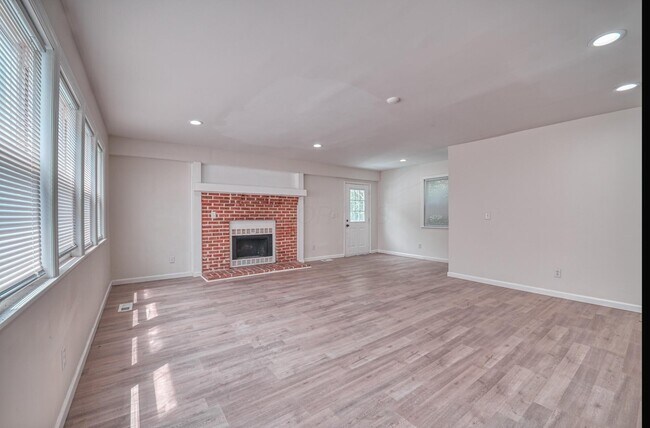 Building Photo - 1139 Miller Ave
