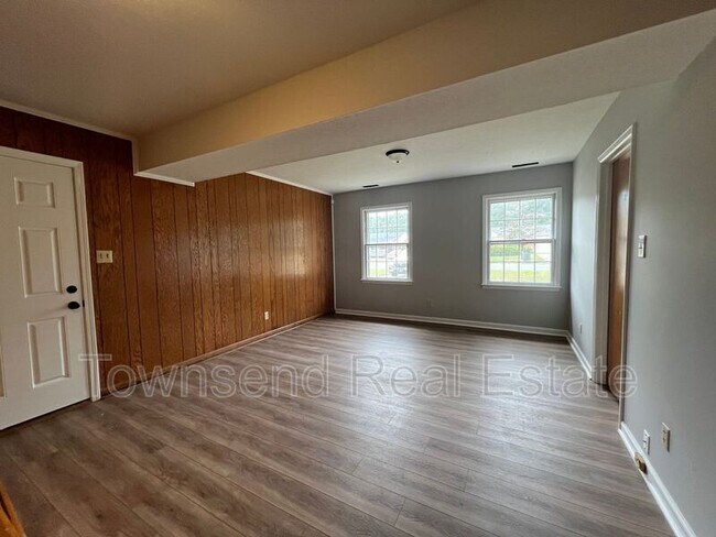 Building Photo - 5060 Chesapeake Rd