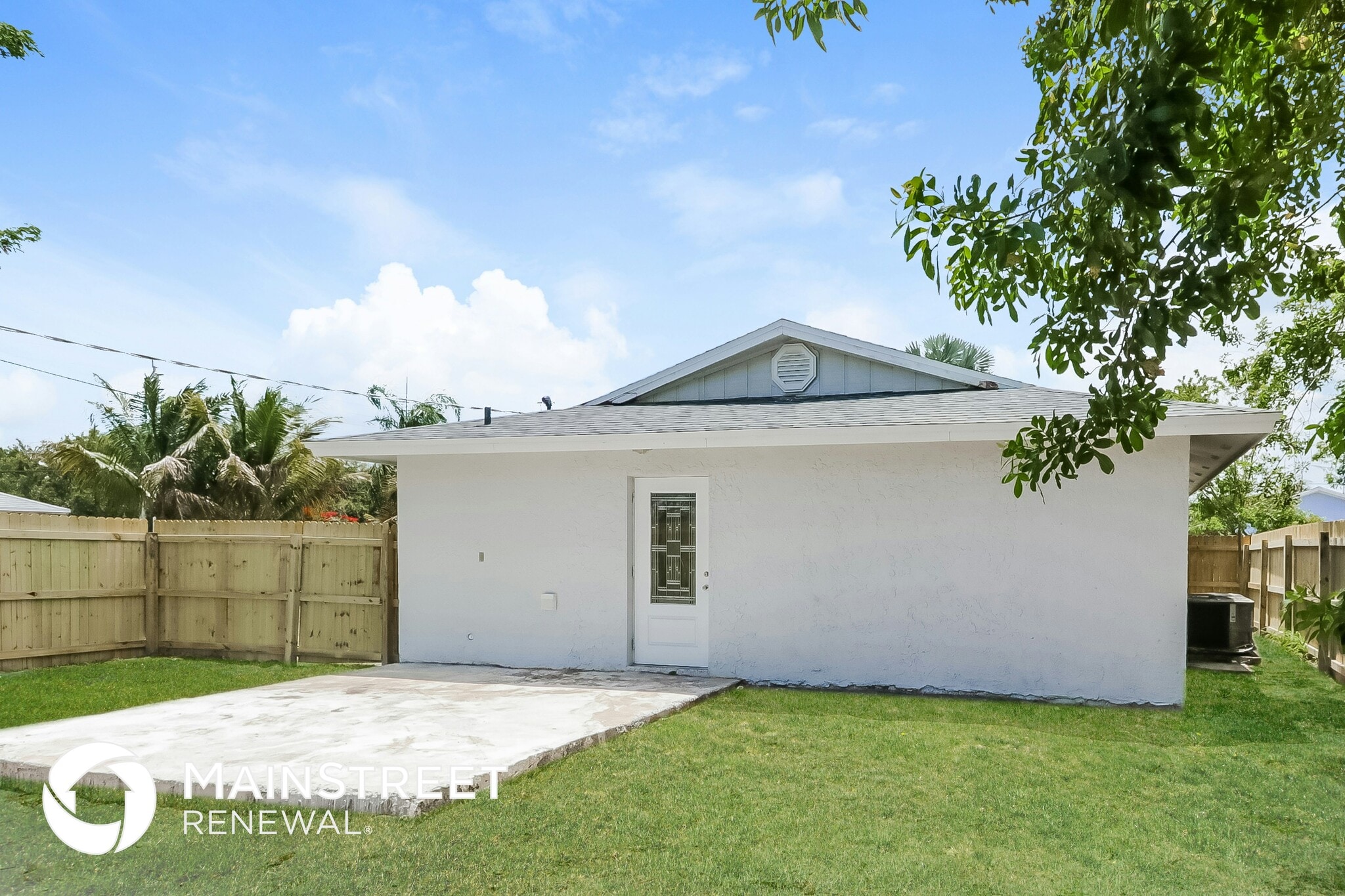 Building Photo - 3299 SE Garden St