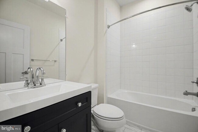 Building Photo - 11398 Willow Green Cir