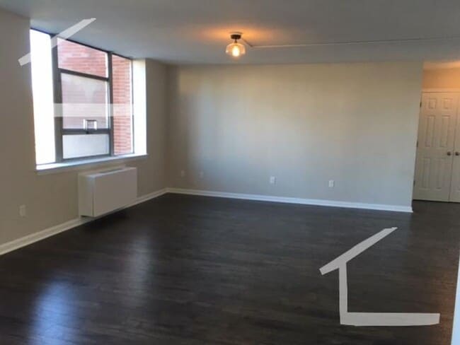 Building Photo - Huge 1 bed in Chestnut Hill