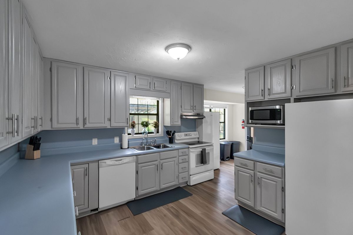 Building Photo - 1812 Wiggins Cir SW