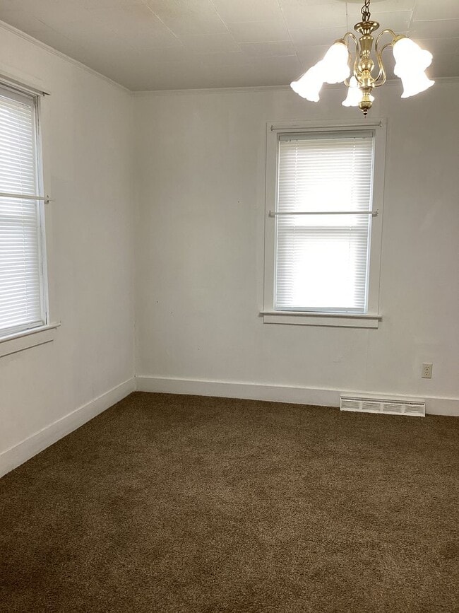 Building Photo - Charming House in the Country