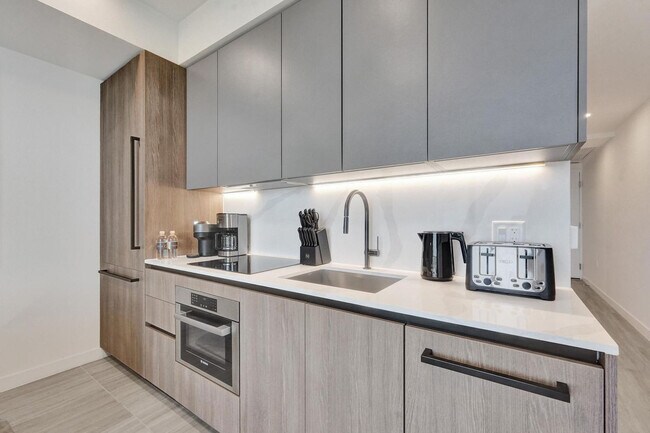 Building Photo - 580 72nd St