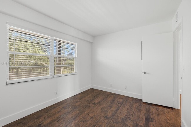 Building Photo - 12950 SW 4th Ct