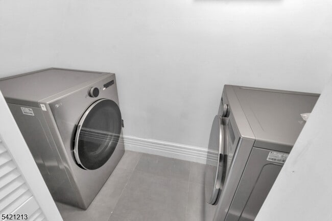 Building Photo - 157 Fairmount Ave