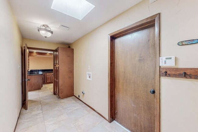 Building Photo - 501 Calle De