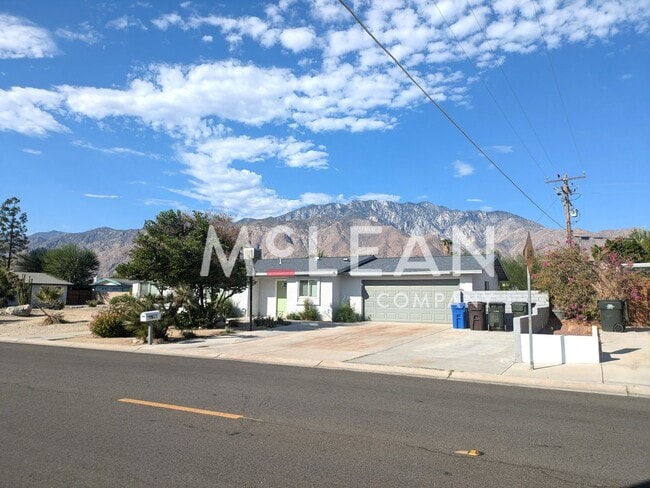 Building Photo - Desirable 3 bedroom home with Pool