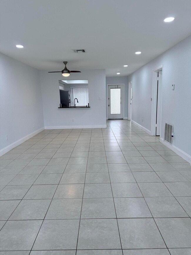 Building Photo - 9640 Oakburst Ln