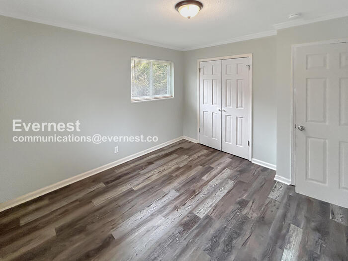 Building Photo - 2913 Debra Dr